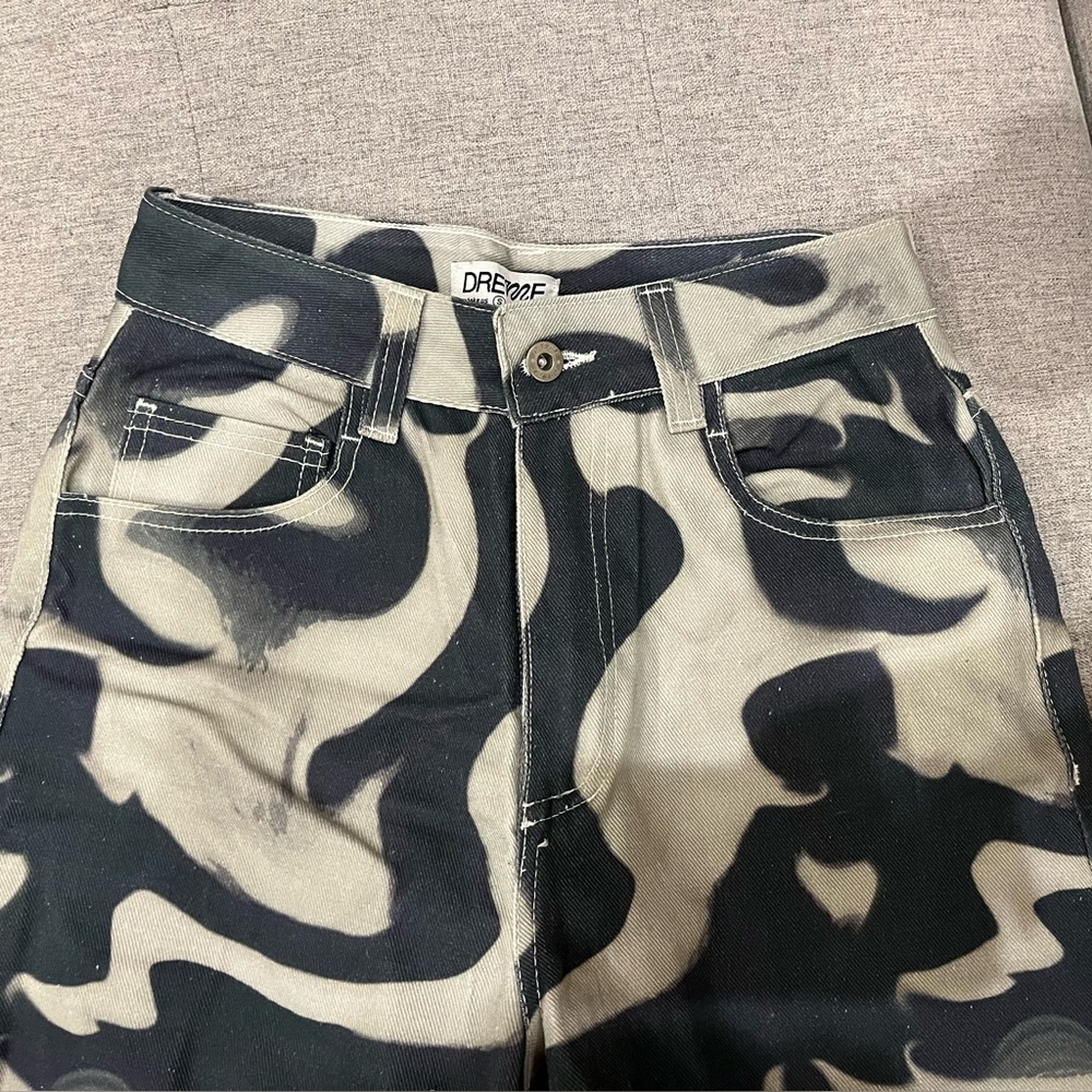 Groovy pants 🕺🏽 - Picture 4 of 4